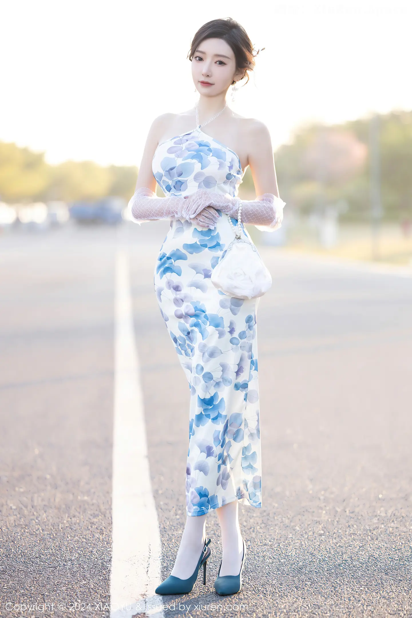 图片[2]-[XiaoYu画语界]Vol.1191 女神王馨瑶yanni性感图案连衣裙露黄蓝内衣秀曼妙身姿诱惑写真81P-秀人网官方网站